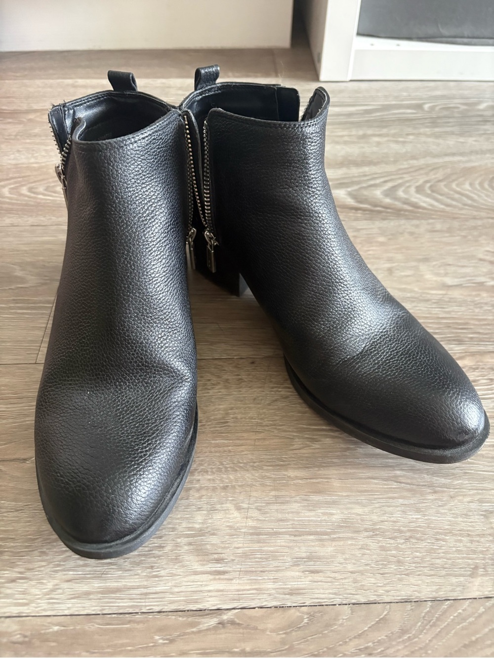 Kenneth Cole Black Pebbled Genuine Leather Dual Zip Ankle Booties - Size 8